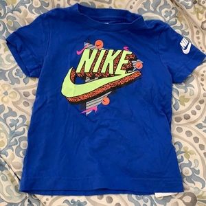 Nike boys t-shirt in great condition!